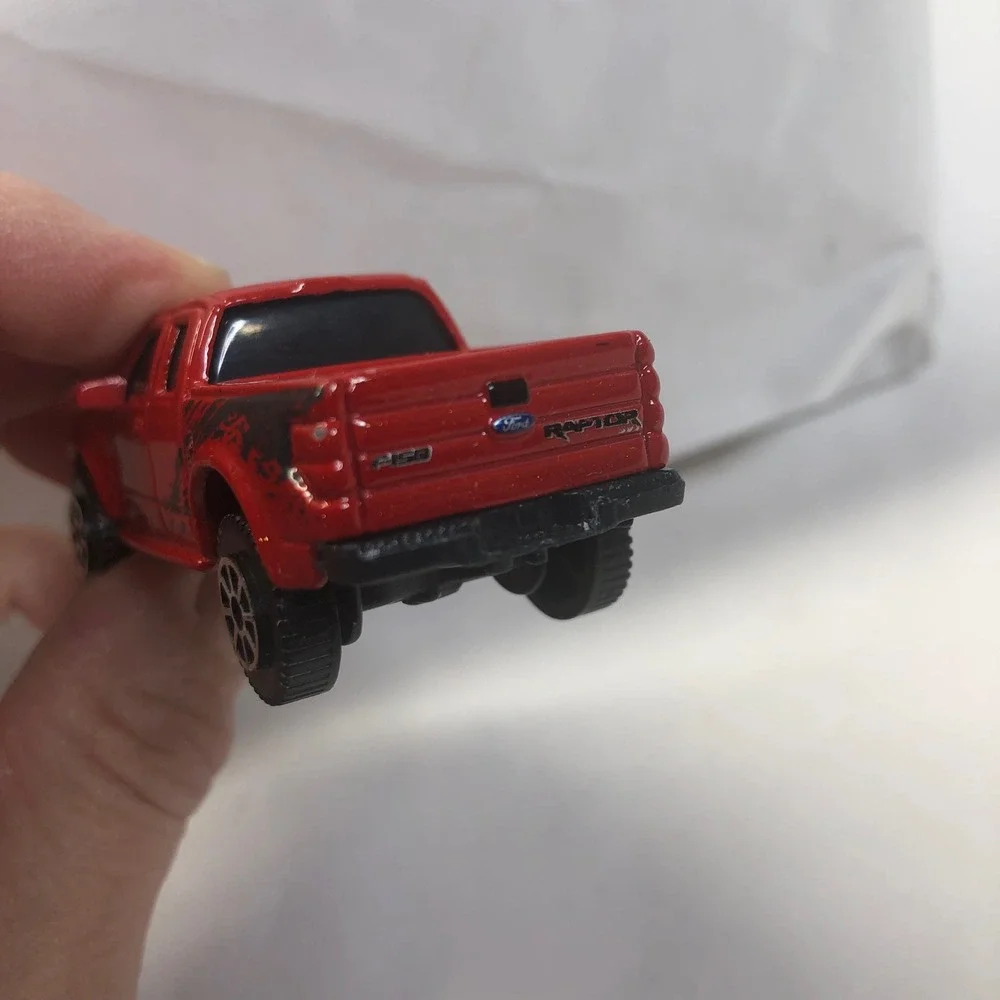 Maisto Ford F-150 SVT Raptor Red Diecast Toy Truck‎ 1:64 Scale Collectible